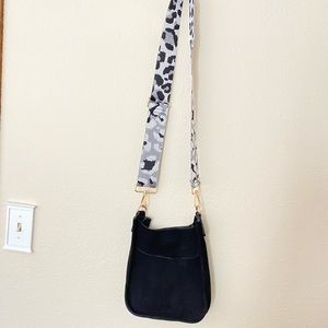 OFFERS WELCOME Ah•dorned bag with leopard strap